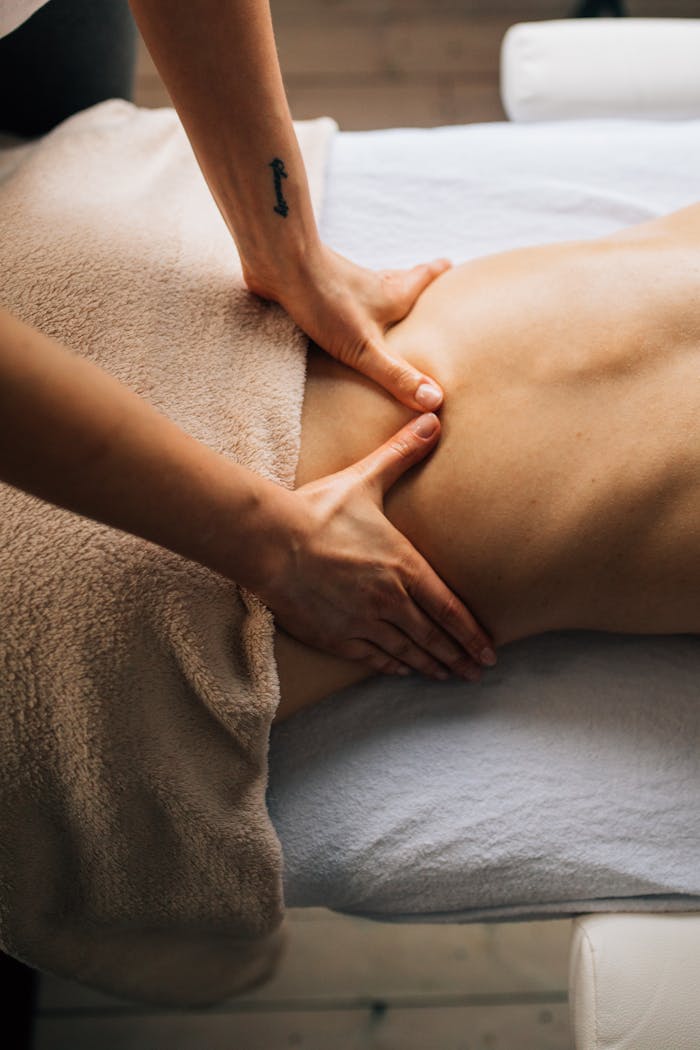 The Art of Drawing Readers In: Your attractive post title goes here Experience relaxation with a soothing massage in a comfortable indoor setting, perfect for self-care and stress relief.